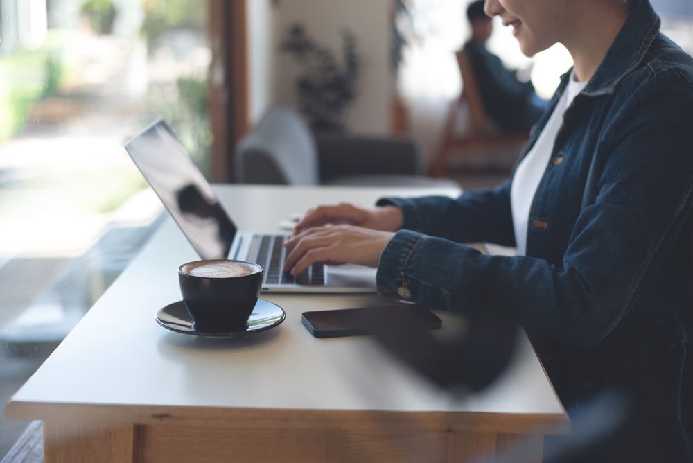 Freelancing vs. Full-Time: Pros and Cons