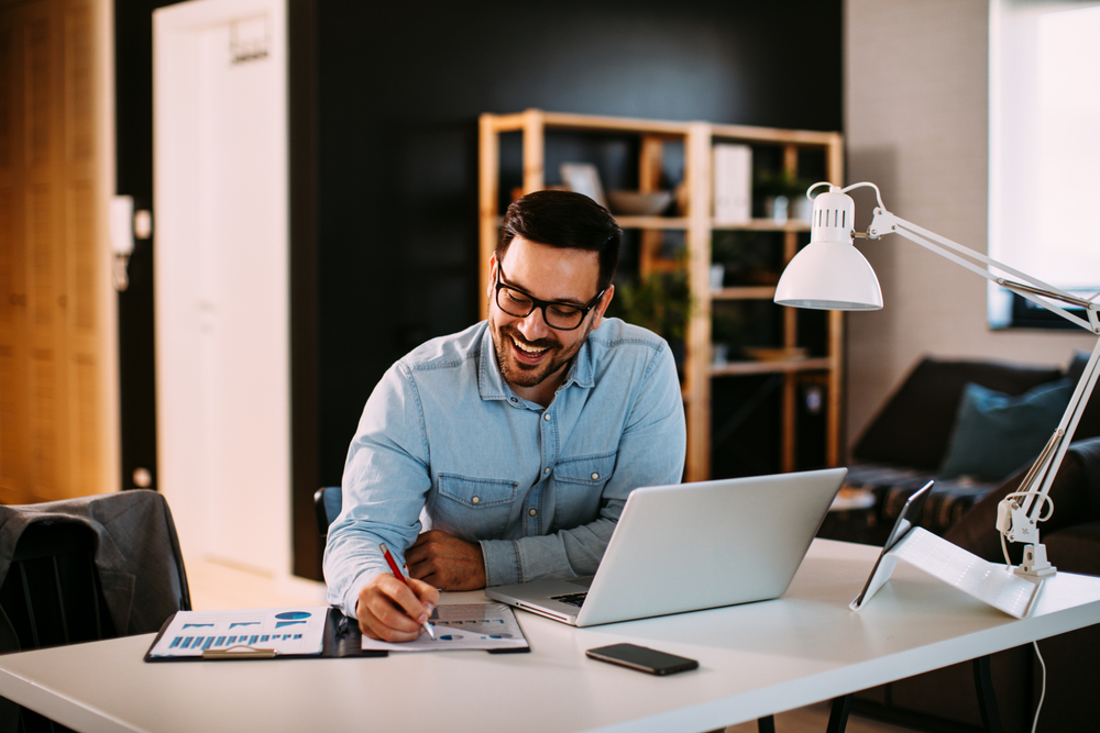 Freelancing vs. Full-Time: Pros and Cons