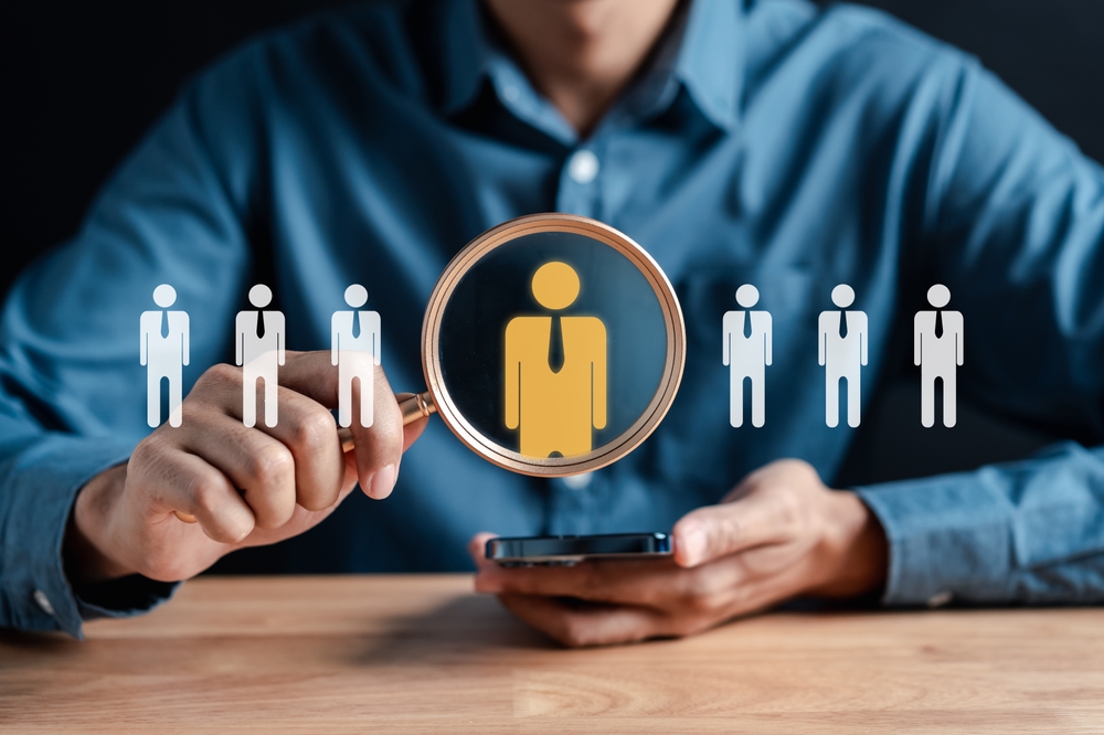 Job Searching While Employed: Do’s and Don’ts