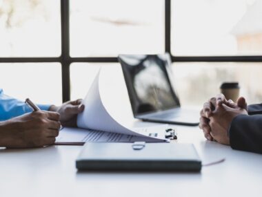 Job Searching While Employed: Do’s and Don’ts